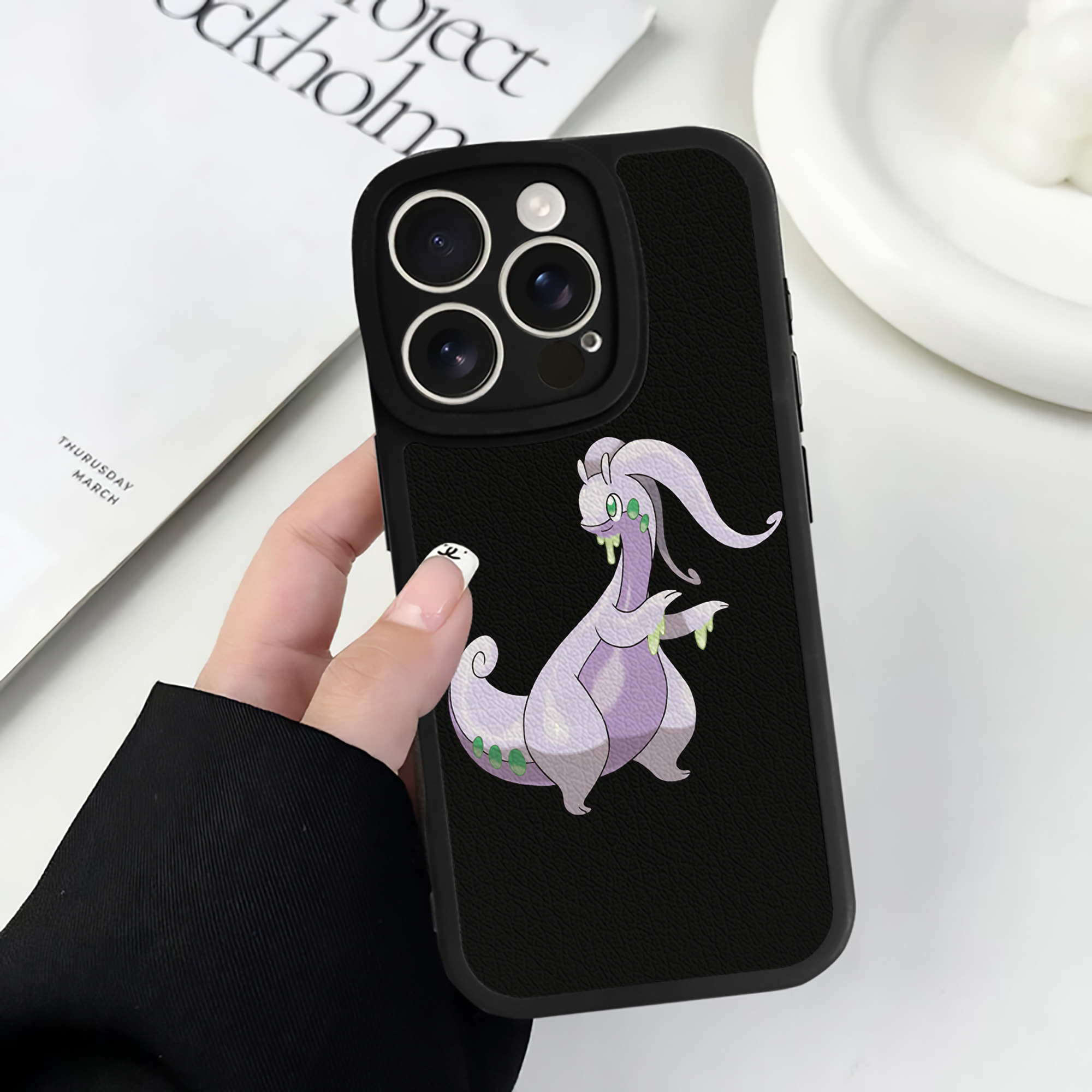 （画像用） ポケットモンスター Pokémon 【iPhone 16シリーズ対応】シリコンスマホケース（レザー調） 材質：シリコン